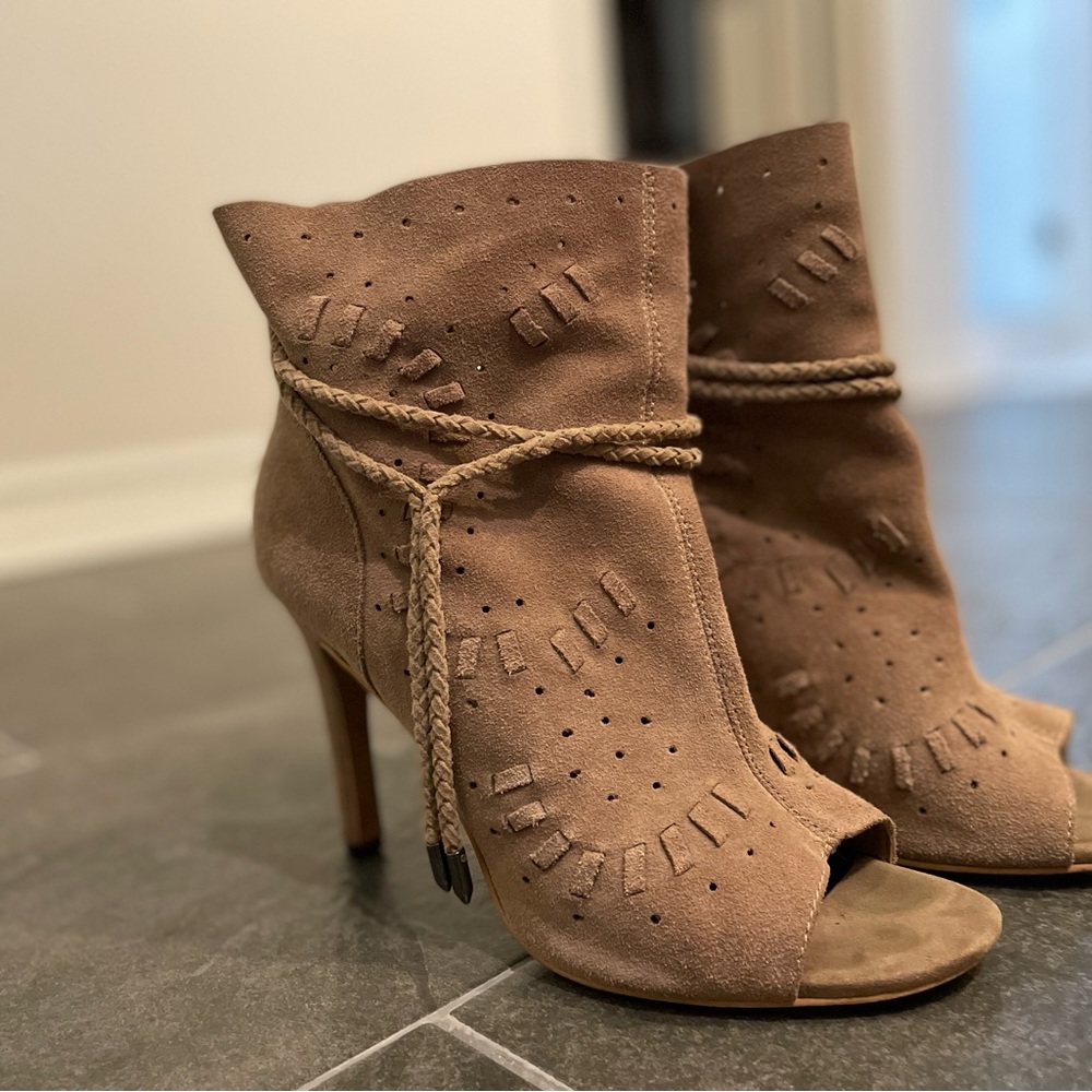 Dolce Vita Hasel peep toe booties - Picture 2 of 9